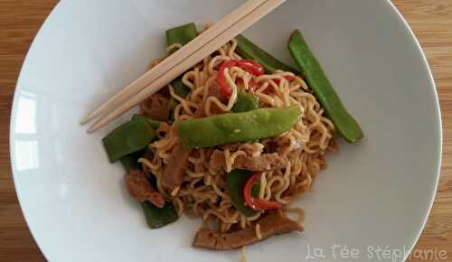 Ramen (nouilles japonaises) aux haricots plats et seitan sautés