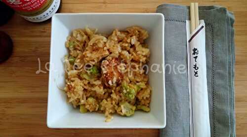 Riz jasmin, chou romanesco et cubes de tofu marinés et grillés, sauce au soja