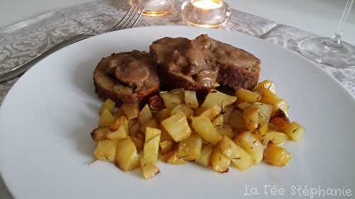 Rôti de seitan farci aux champignons et aux marrons avec ses pommes de terre au four, pour des fêtes sans souffrance animale