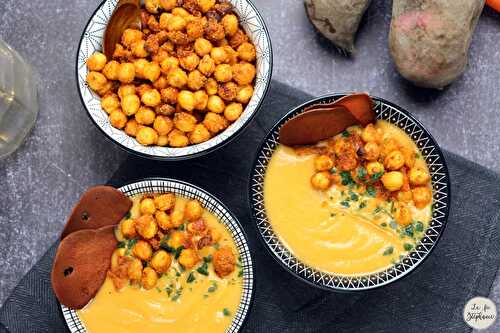 Soupe de patates douces au lait de coco et pois chiches croustillants au paprika