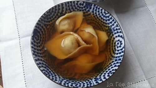Soupe Wonton végétalienne (potage aux raviolis chinois), farce aux champignons