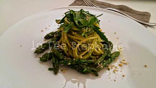 Spaghetti au pesto d'asperges et roquette