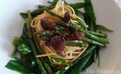 Spaghetti aux pointes d'asperges et à la roquette, aromatisées à la truffe d'été - La fée Stéphanie