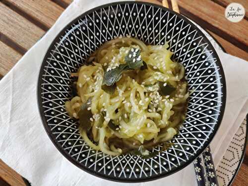 "Spaghetti" de concombre en sauce asiatique