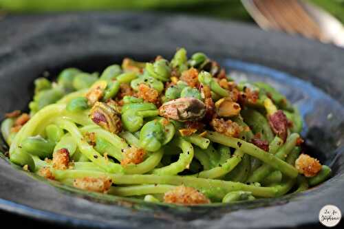 Spaghetti vertes à la crème de petits pois et aux fèves fraîches