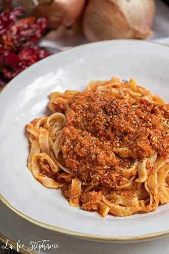 "Tagliatelle al ragù della domenica", tagliatelles et ragoût de protéines de soja - recette végétale et faite maison