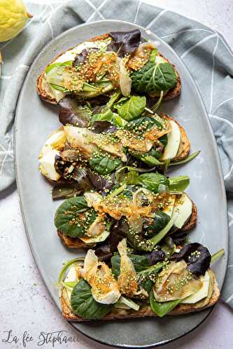 Tartines japonaises à la purée d’avocat, sauce aux arachides