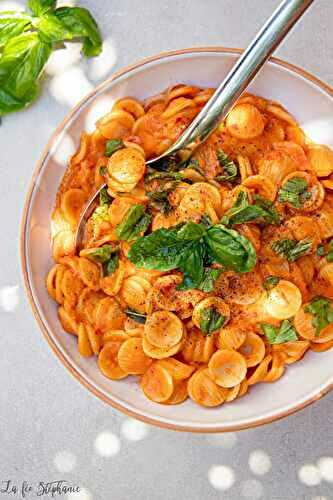 Pâtes à la sauce tomate crue, parfaites pour les grosses chaleurs