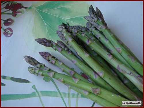 Asperges vertes à la sauce avocat