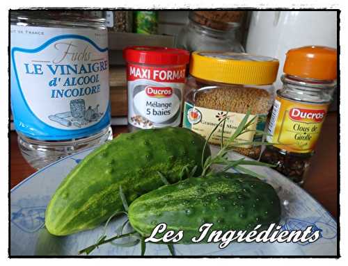 Gros cornichons dans le vinaigre