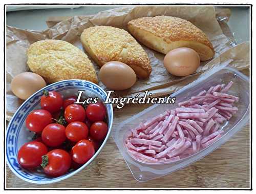 Petit pain au four farci d'oeuf, tomates et jambon