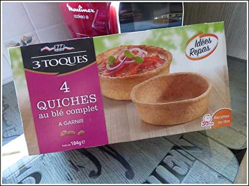 Quiches au blé complet à la tomate et oignon rouge