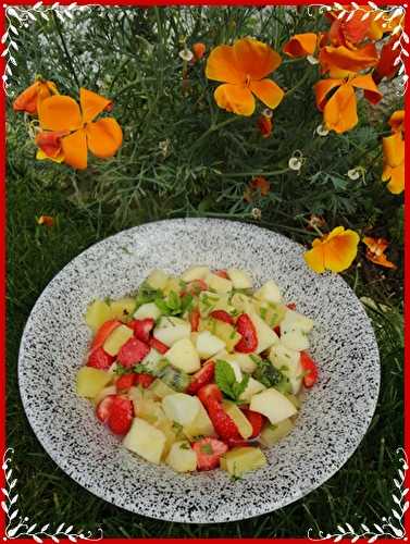 Salade de fruits frais aux fraises du jardin