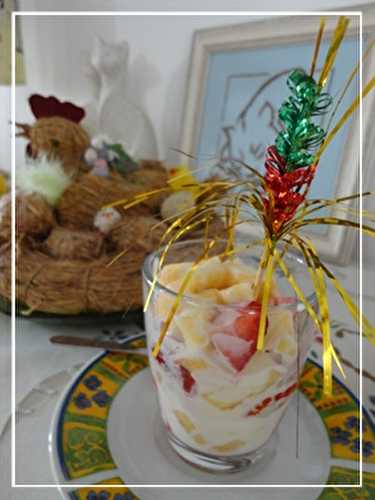 Salade de fruits frais (fraises et ananas)