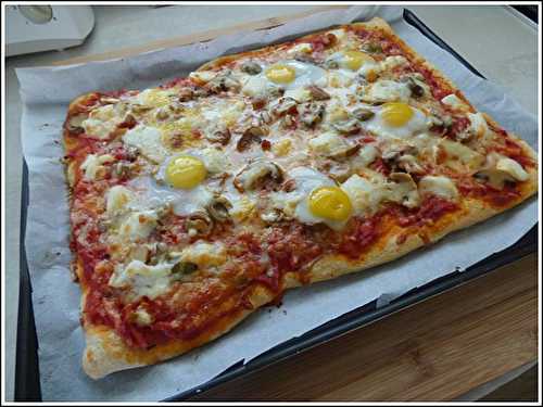 Une pizza aux oeufs de caille