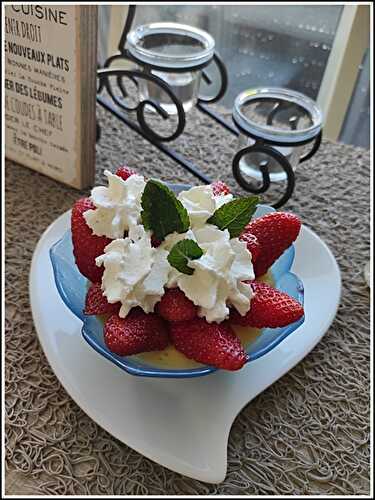 Coupe fraises, crème pâtissière et speculoos