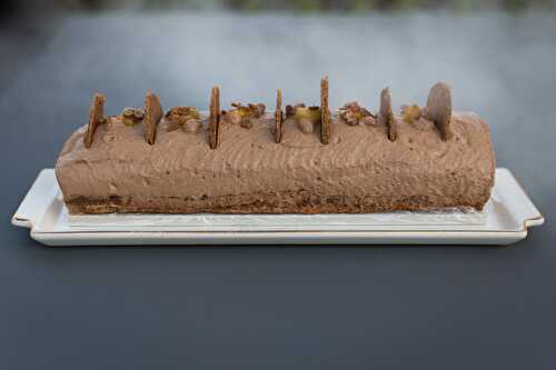 Bûche chocolat au lait, fruits de la passion et mangue