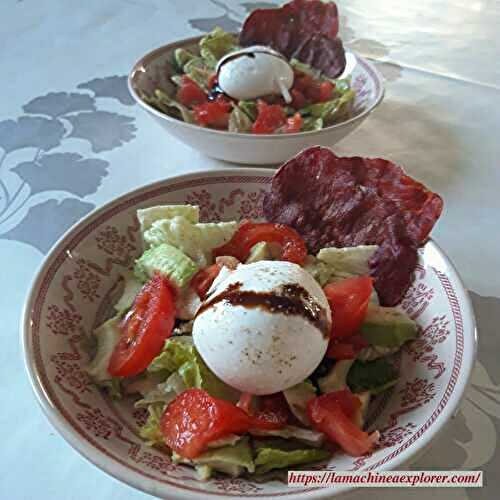 Salade romaine burratina et chips de grisons