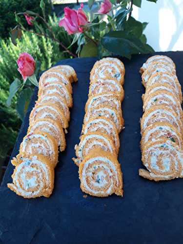 Roulé à la tomate ail et fines herbes