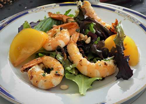 Salade de crevettes marinées à l’ail