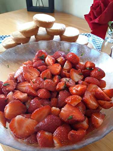 Salade de fraises à la menthe fraîche et citron