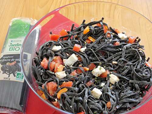 Salade de pâtes à l’encre de sèche