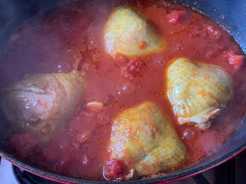 Poulet a la tomates et à l'aïl en cocotte en fonte