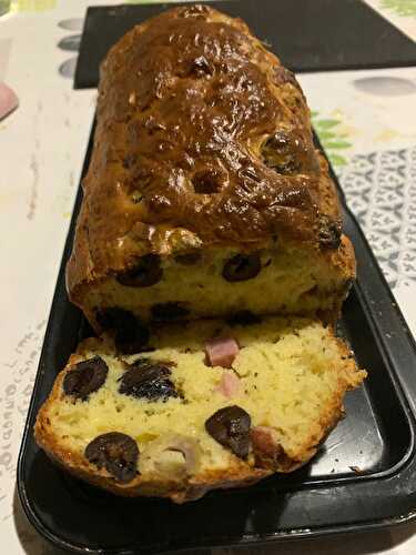 CAKE AUX DEUX OLIVES ET JAMBON