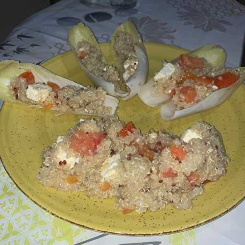     Barquette d’endive au quinoa, feta et 
                tomates