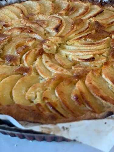 TARTE AUX POMMES A LA CREME D’AMANDE FACON BOULANGERE

