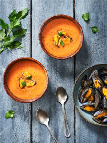 Gaspacho iodé aux légumes du soleil, moules et herbes fraîches