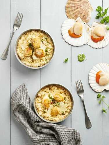 Risotto crémeux de Saint-Jacques safrané, vin blanc & parmesan