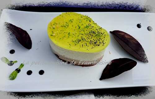 Bavarois citron vert - chocolat sur lit de meringue