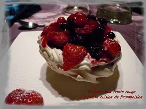 Pavlova a la mousse de lemon curd et aux fruits rouges