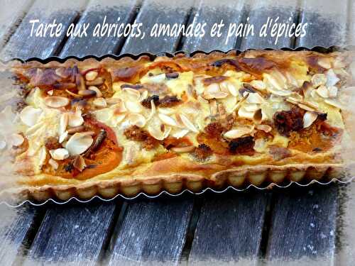 Tarte aux abricots, amandes effilées et petits morceaux de pain d'épices