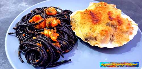 Spaghettis à l'encre de seiche aux crevettes