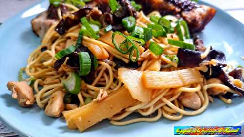 Nouilles chinoises aux champignons noirs