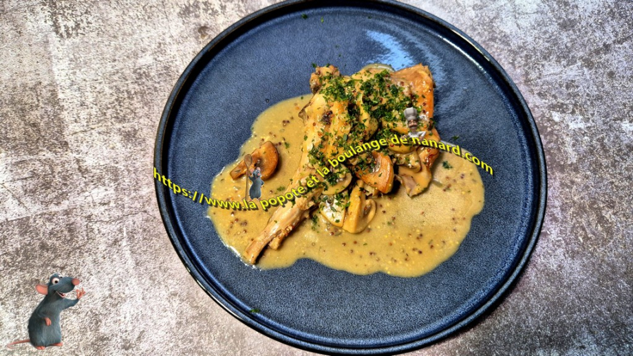 Lapin à la moutarde à l'ancienne et aux champignons