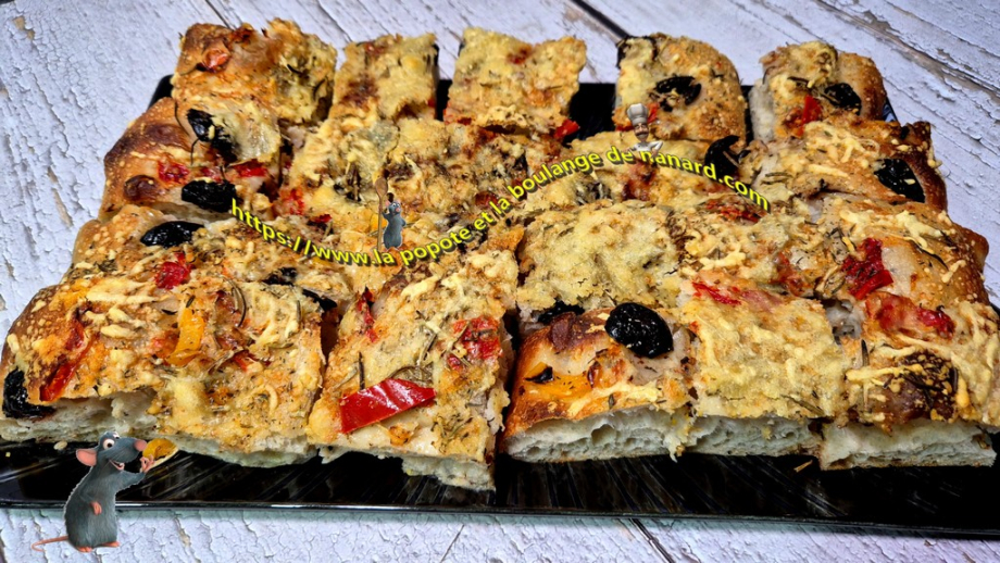 Focaccia aux poivrons et olives noires
