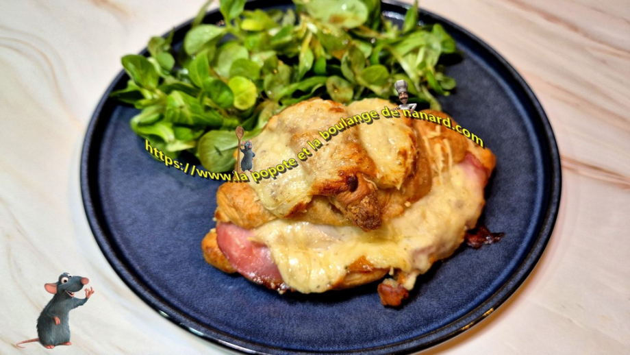 Croissants au jambon, bacon et fromages