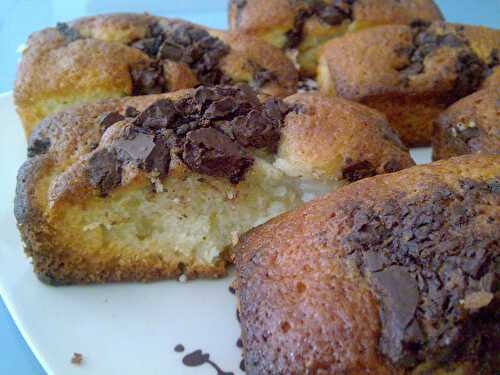 Cake aux poires et pépites de chocolat - La ronde des délices