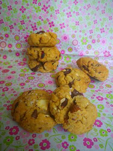 Cookies au beurre de cacahuètes, éclats de noisettes et pépites aux 2 chocolats