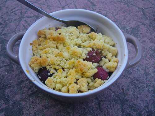 Crumble aux cerises au vin rouge