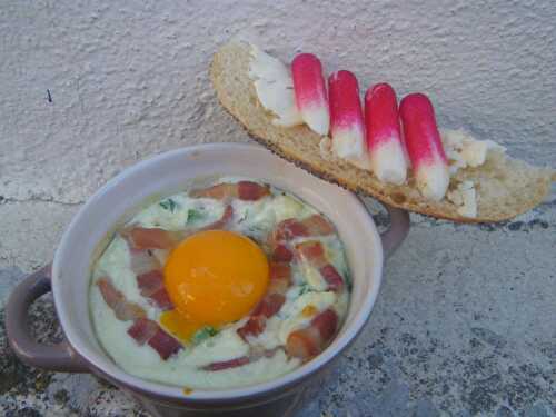 Oeufs cocotte aux fanes de radis