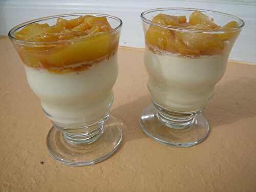 Panna cotta à la vanille et compote de poires aux carambars