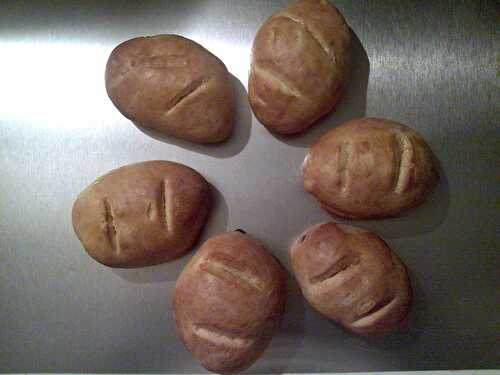 Petits pains au lait fourrés au chocolat au lait