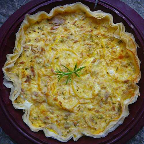 Quiche au thon, tomates jaunes et romarin sans pâte