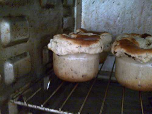 Soufflés au chocolat et éclats de macarons