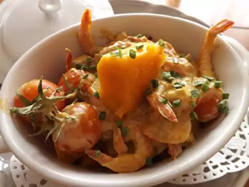 Crevettes au lait de coco, cannelle, curry, coriandre, gingembre et patate douce