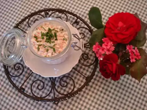 Rillettes de saumon fumé au fromage frais ail et fines herbes